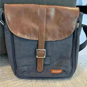 Doterra crossbody messenger crossbody bag